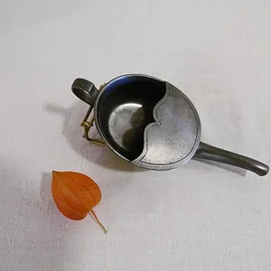 Canard à malade en étain