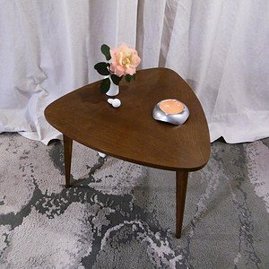 Table d'appoint tripode