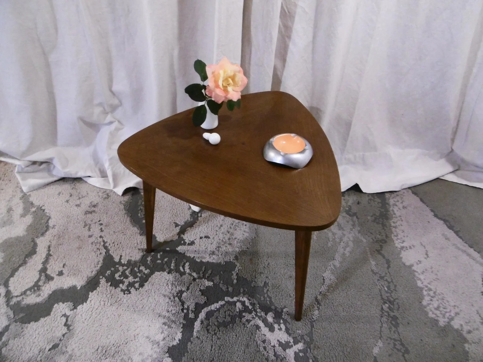 Table d'appoint tripode