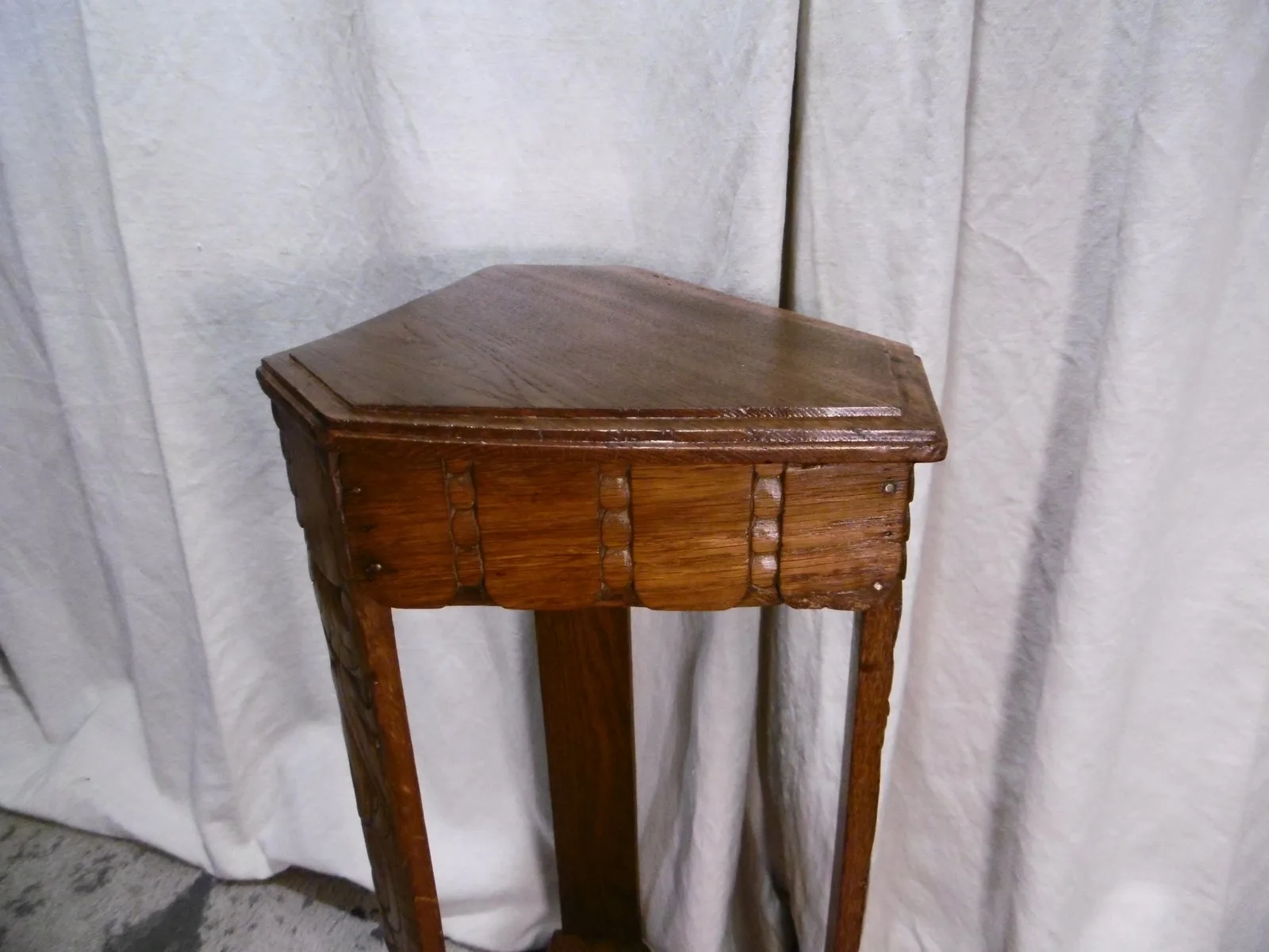 Sellette Art déco triangulaire – Image 3