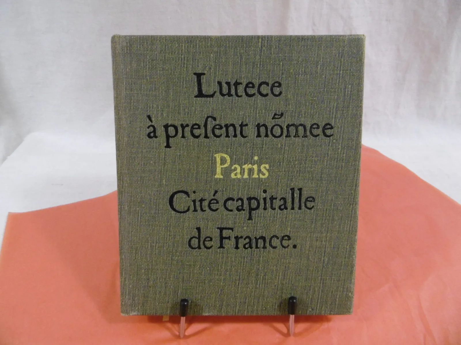 Livre "Lutèce à présent nommée Paris"