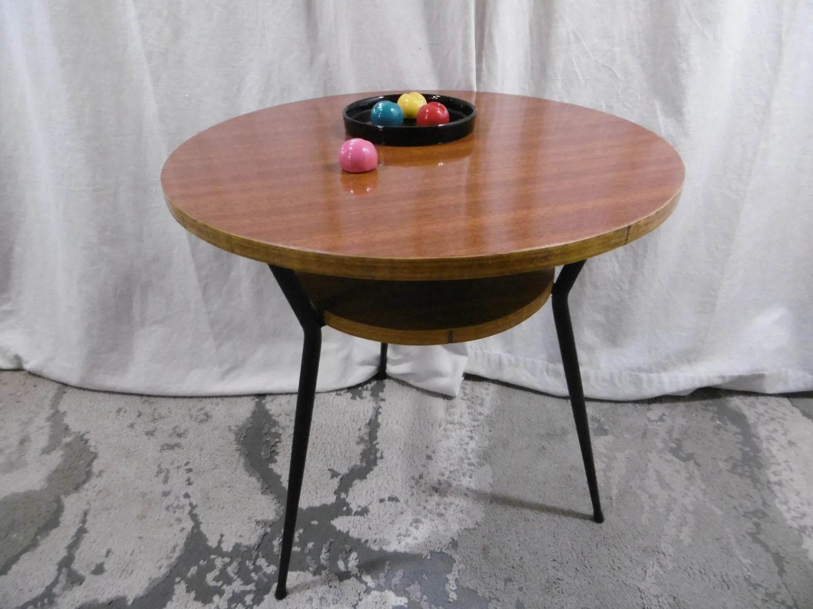 Table ronde d'appoint vintage