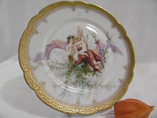 Assiette "Jeune Femme aux putti"