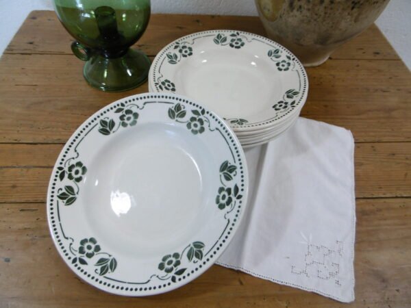 Assiettes creuses "Fleurs vertes"