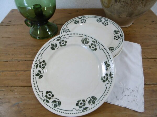 Assiettes plates "Fleurs vertes"