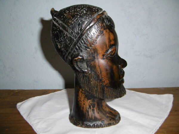 Tête sculptée – Image 2