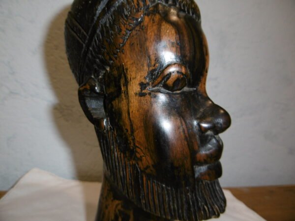 Tête sculptée – Image 3