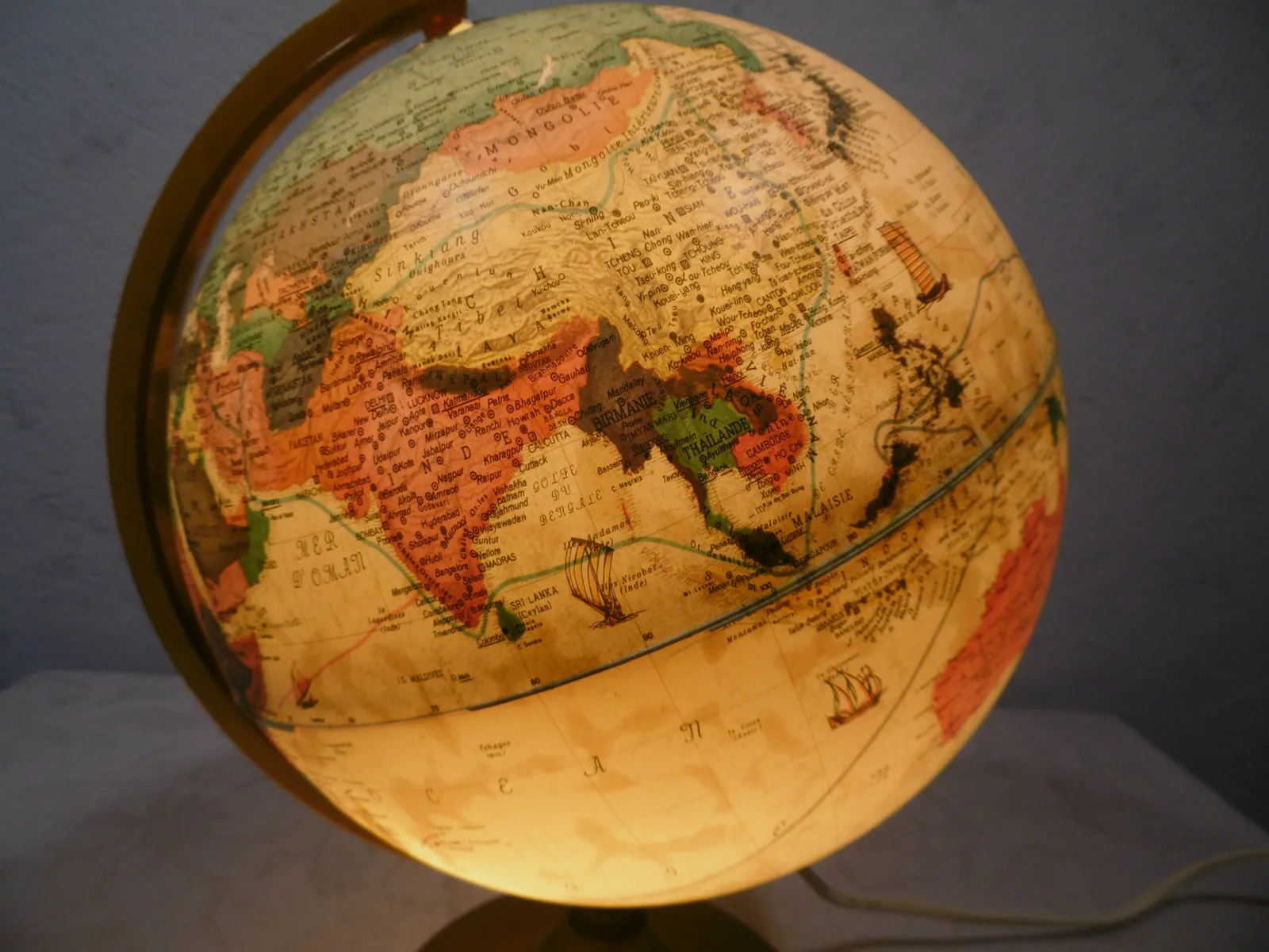 Lampe globe terrestre – Image 3