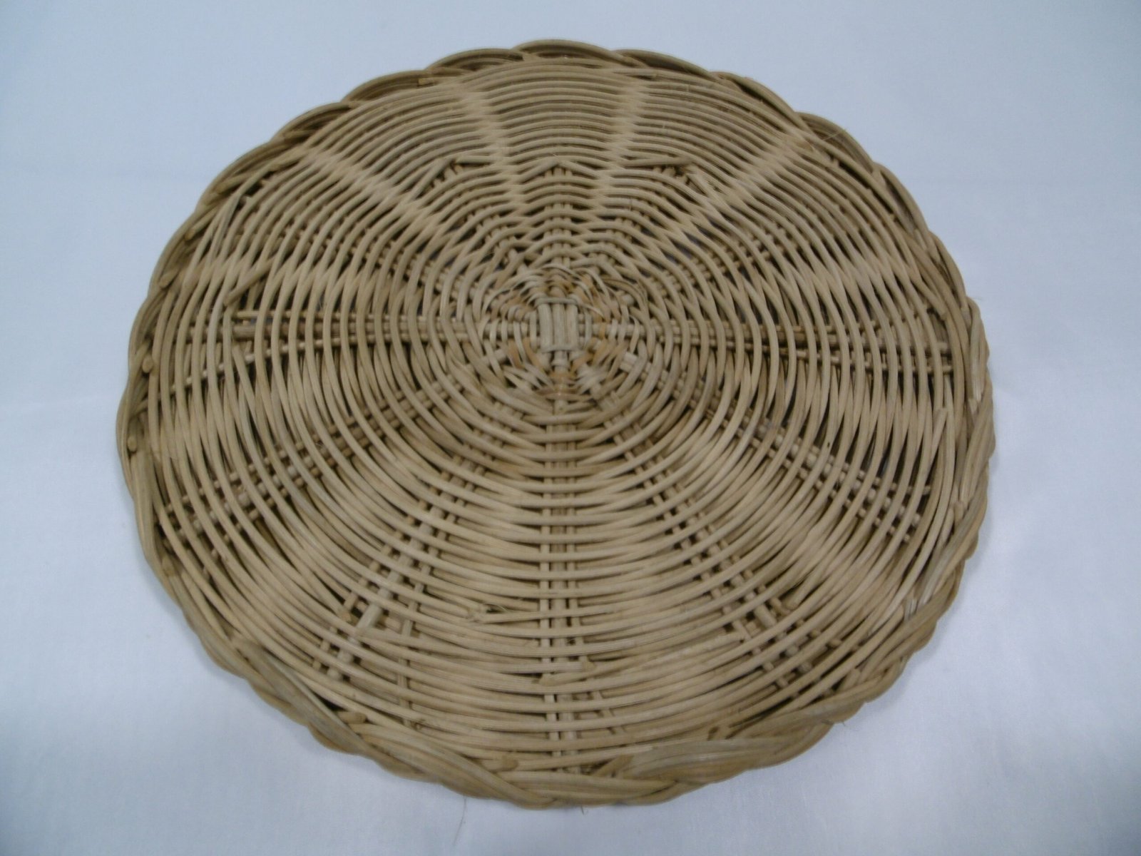 Dessous de plat vintage en rotin – Image 3