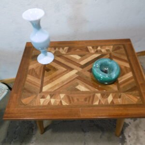 Table d’appoint marquetée