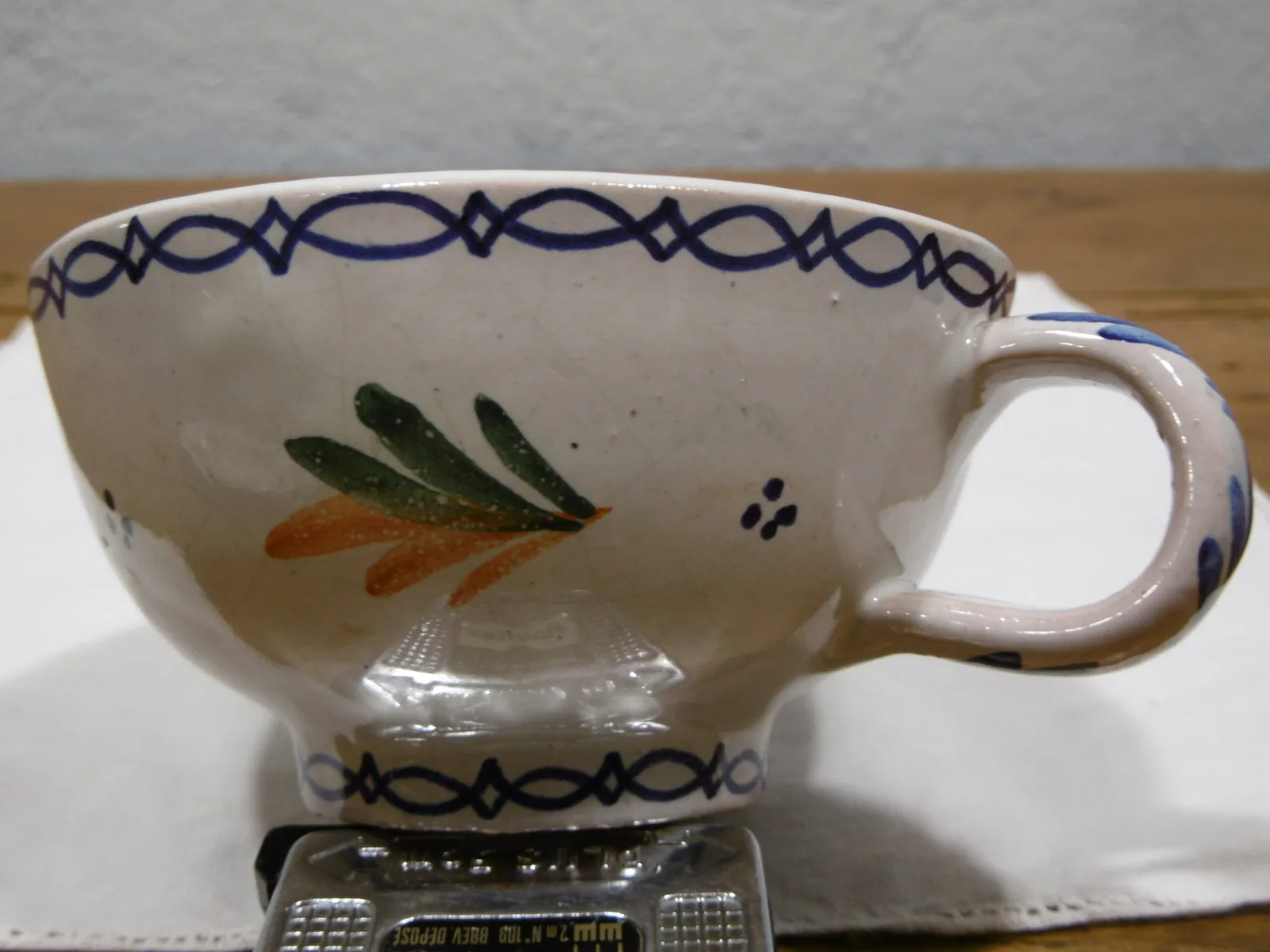 Tasse parlante "Estalles" Malicorne, style Henriot – Image 6