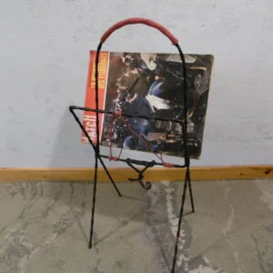 Porte-revues vintage fer forgé et scoubidou