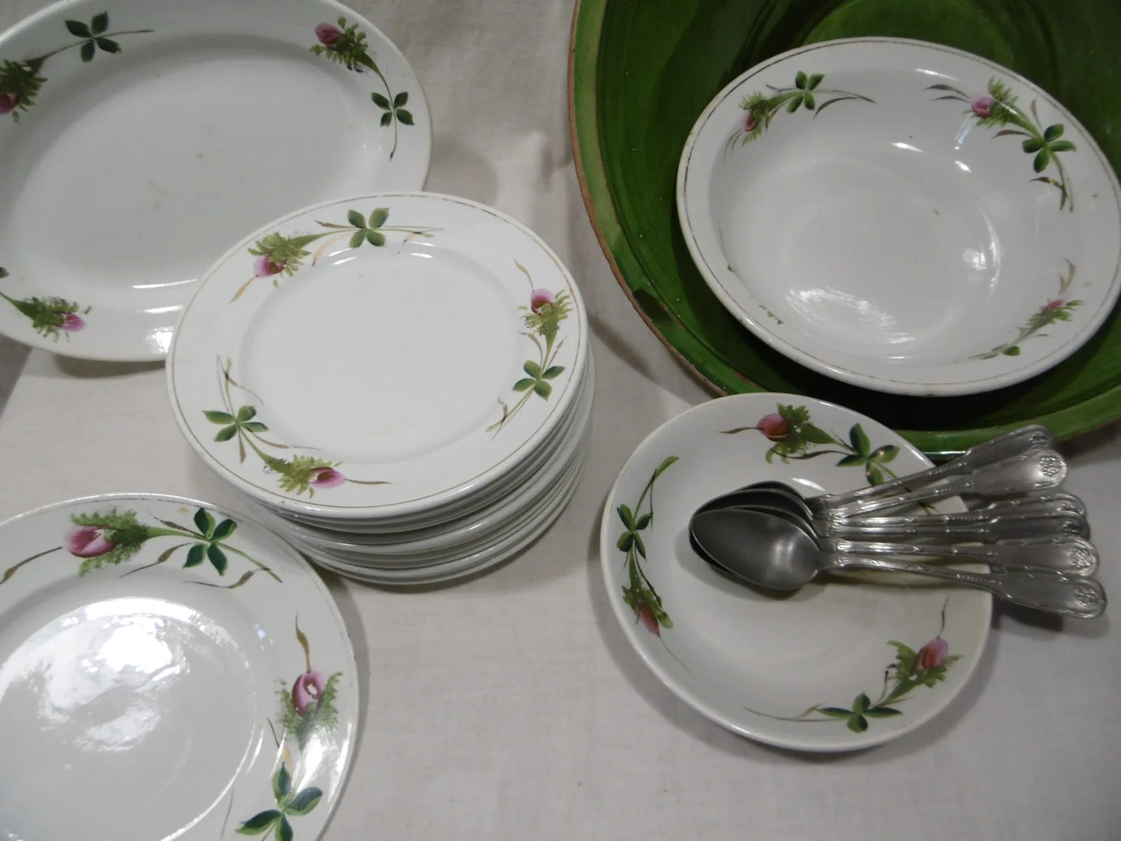 Plat ovale Moulin des Loups "Boutons de roses"