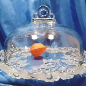 Plateau à fromage en verre avec sa cloche