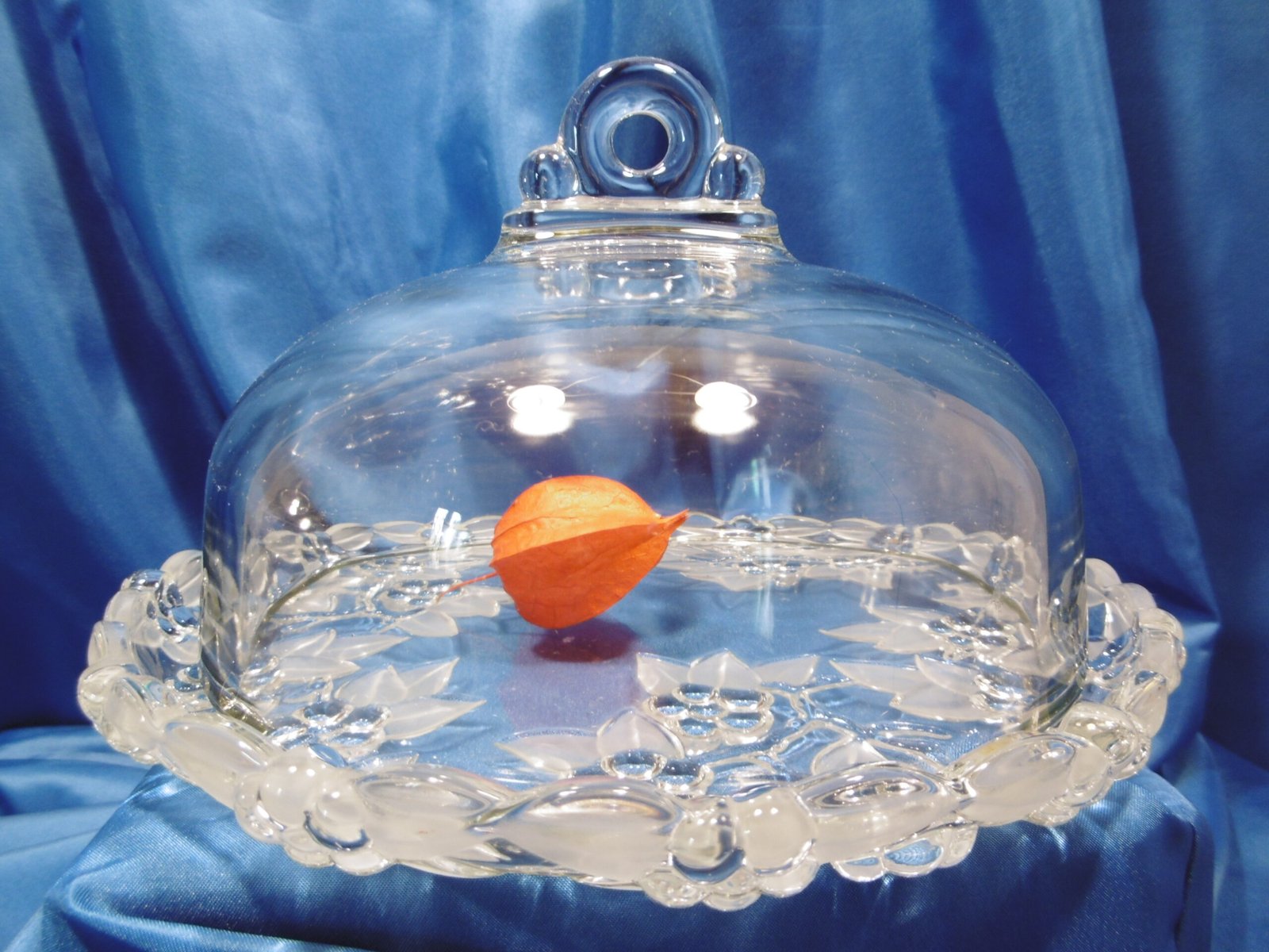 Plateau à fromage en verre avec sa cloche